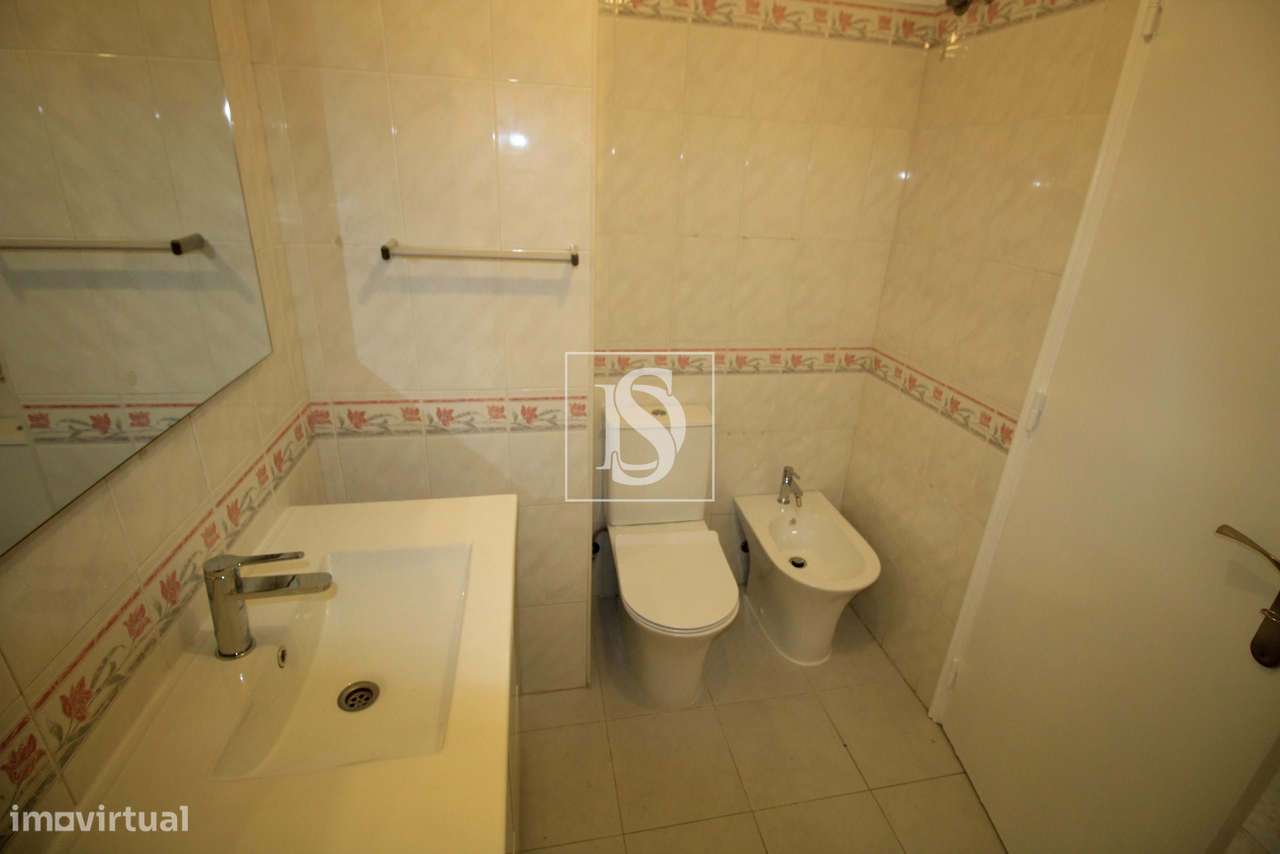 Apartamento T2 na Tapada das Mercês-17