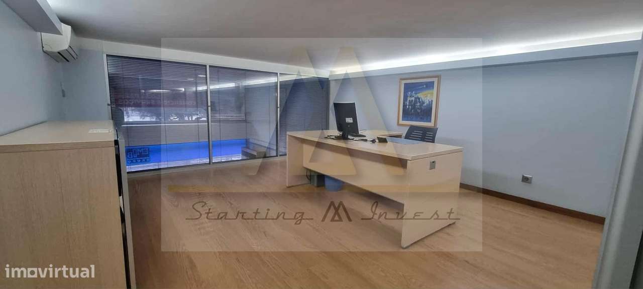 Loja comercial no largo do passeio Alegre, na Póvoa de Varzim.-7