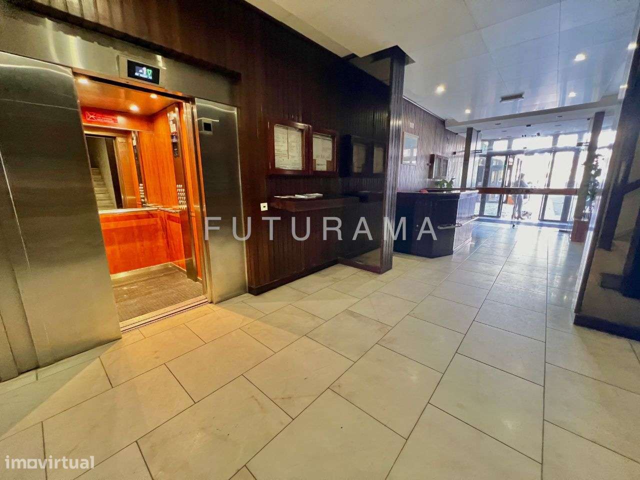 Apartamento T3 na Torre Londres, nas Palmeiras - Oeiras-1