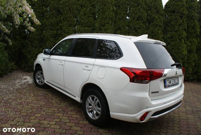 Mitsubishi Outlander - 11