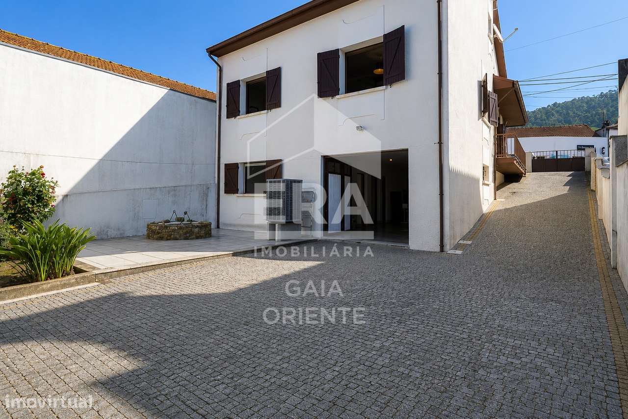 Moradia T4 Com Jardim e Garagem-33