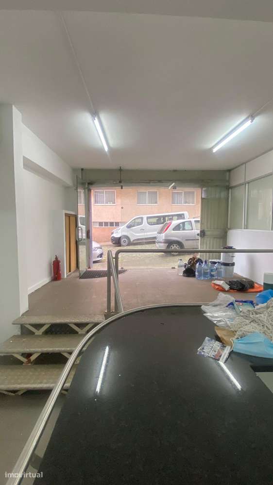 Loja com 123m2 - com contrato de arrendamento, ideal para investidores - Grande imagem: 4/16