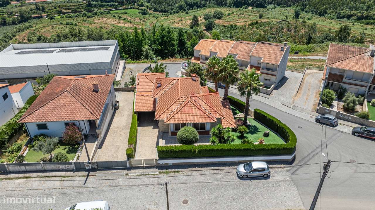 Moradia T3 de Luxo com Jardim e Espaço Exterior em Idães, Felgueiras - Grande imagem: 4/38