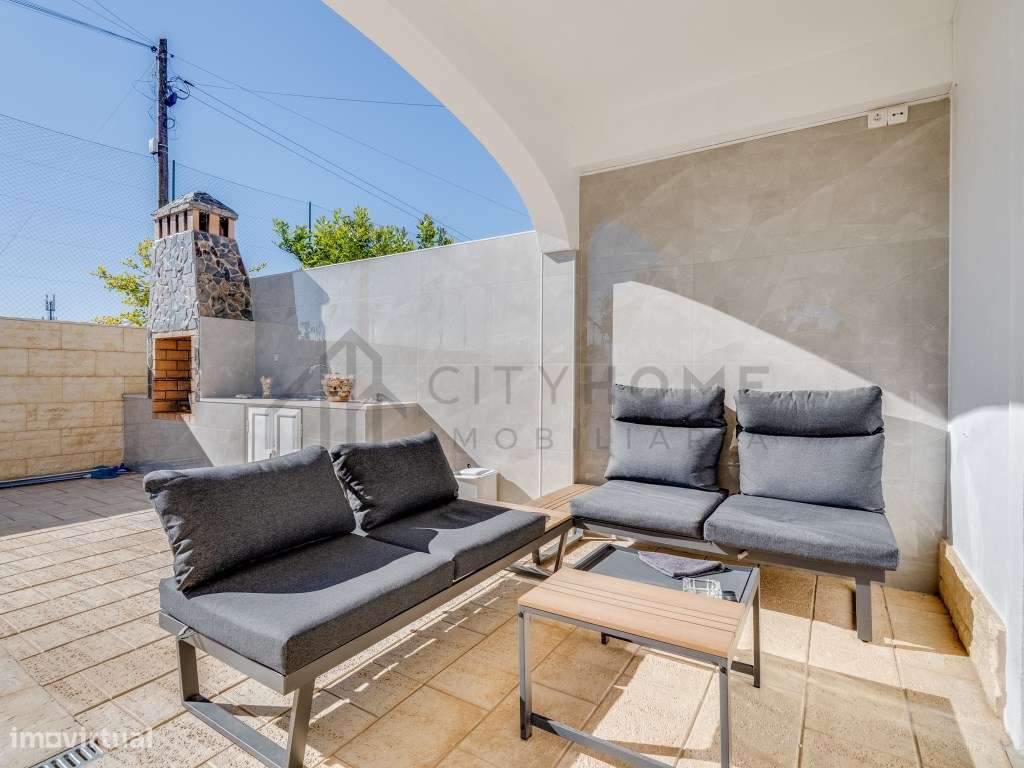 Moradia T3 com piscina e garagem em Lagoa-16