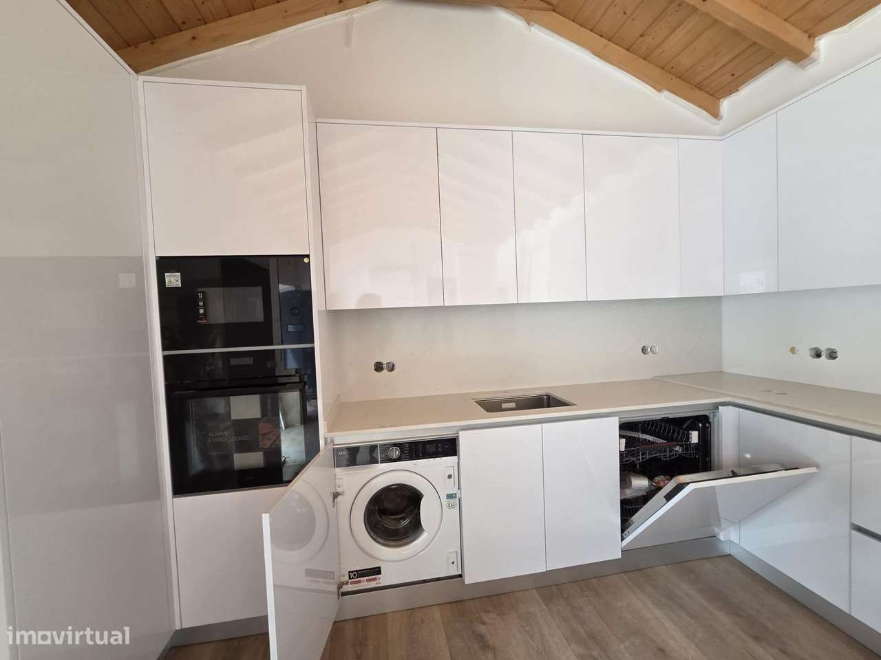 Moradia T2 totalmente remodelada e Equipada em Janas com Garagem e...-7
