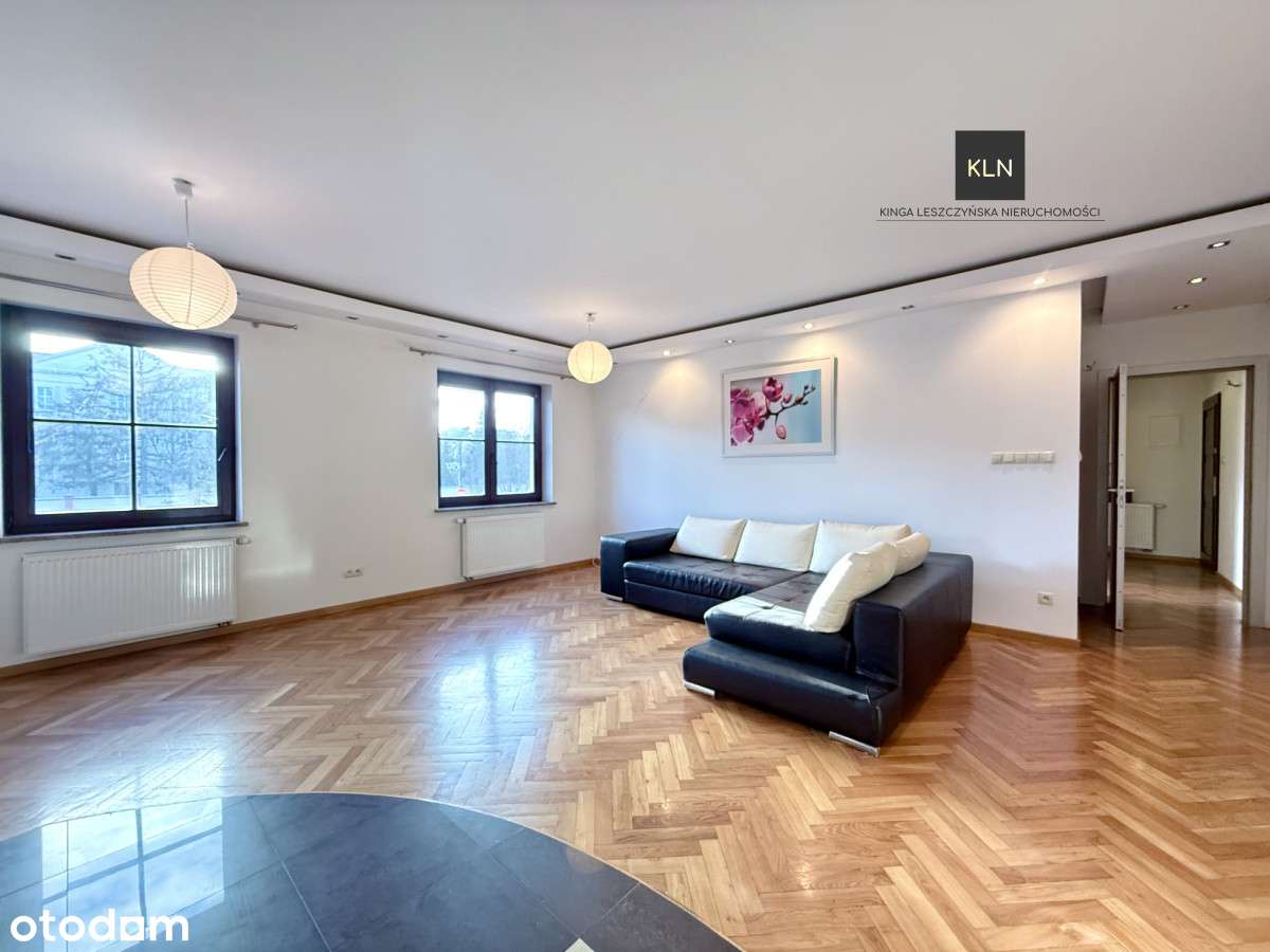 Duże mieszkanie/lokal na piętrze na Starówce-1