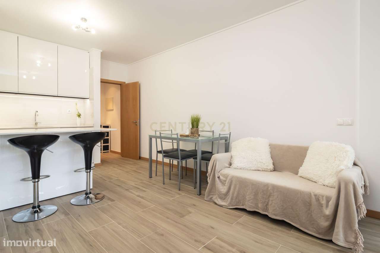 Apartamento T1 totalmente remodelado em Primeira Linha de Mar - Grande imagem: 4/47