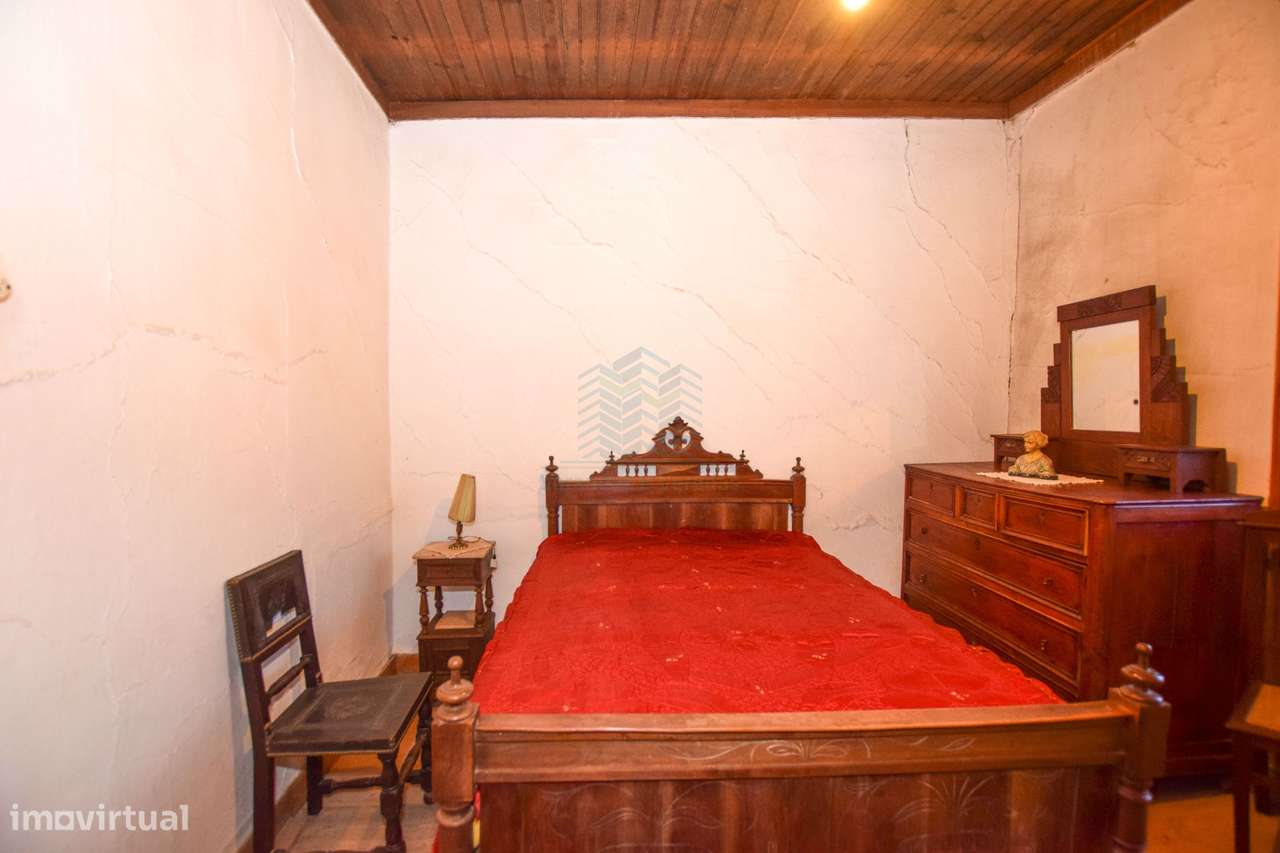 Moradia T7 com Garagem e Armazém - Alcorochel - Torres Novas-16