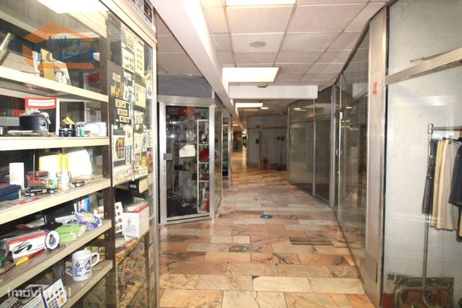 Excelente Oportunidade de Negócio! Loja à Venda no Centro Comercial...-8