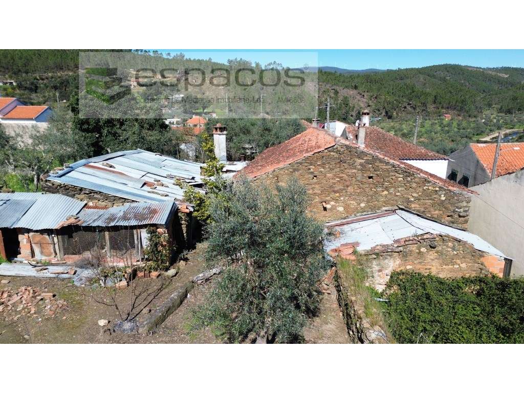Casa antiga em pedra com quintal e anexos - Tripeiro - Grande imagem: 4/16