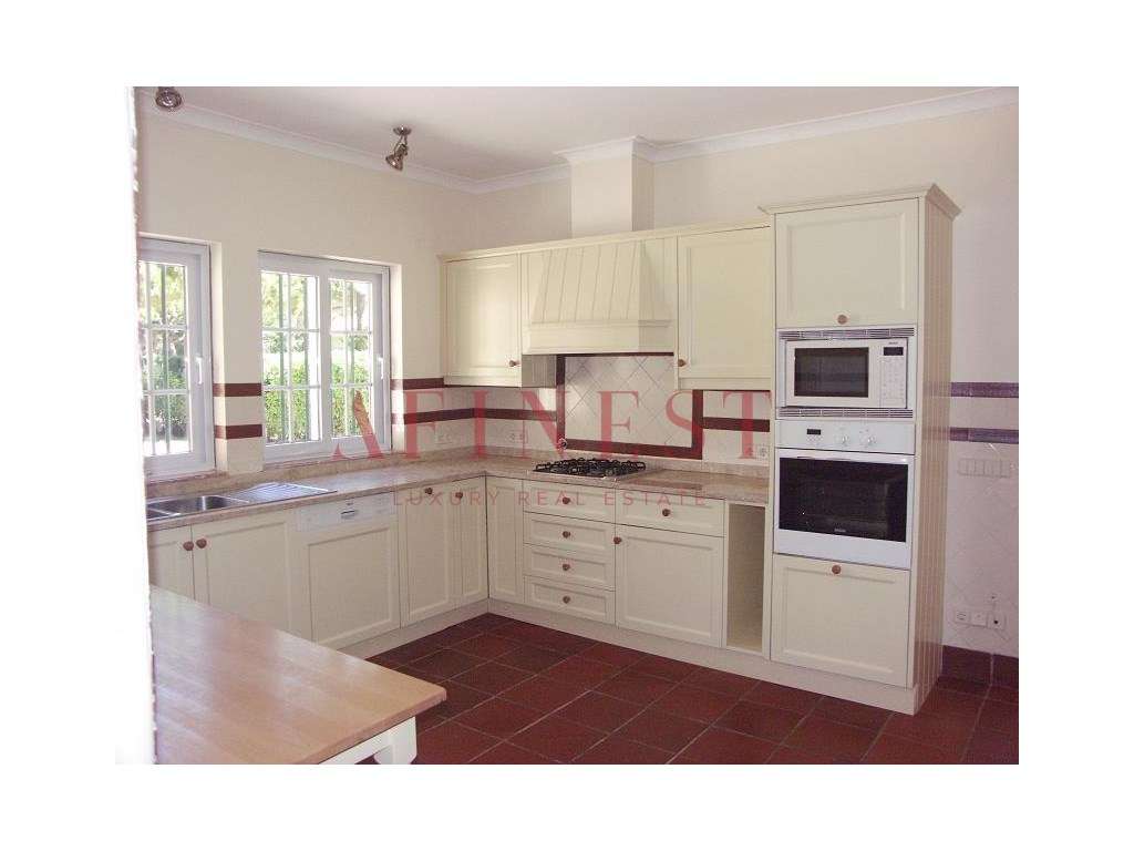 Espaço, Luz e Privacidade Moradia T6 com Piscina na Quinta da Marinha - Grande imagem: 5/7