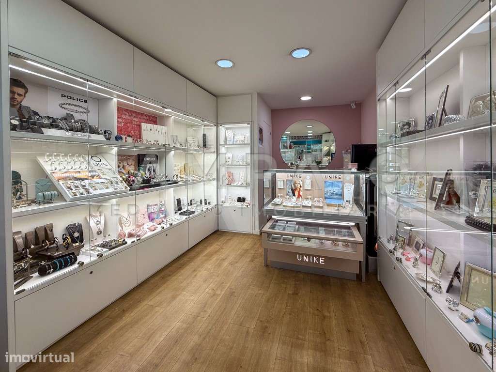 Trespasse Loja - Ouriversaria - Continente S. Cosme/Valbom - Grande imagem: 3/10