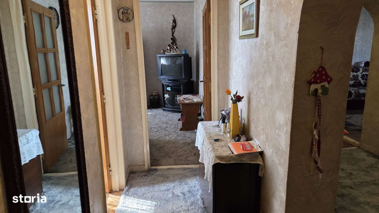 Pod Butelii, apartament 3 camere, decomandat, 70 mp, etaj 2/4-6