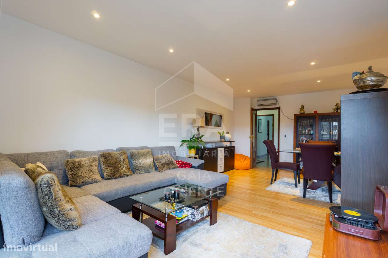 Apartamento T3 com Excelentes Áreas em Oliveira do Douro-12