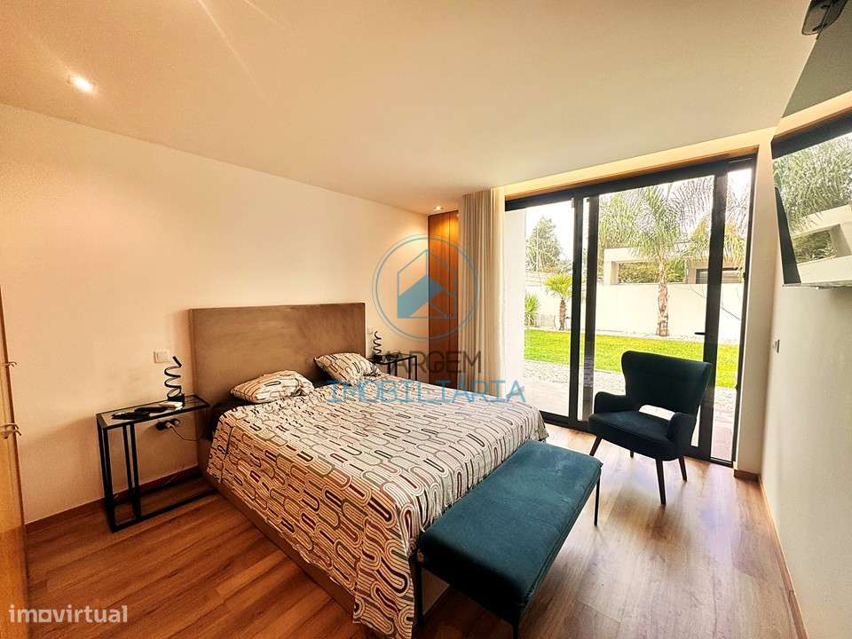 Moradia térrea individual – Painéis; AC; Lareira, Garagem - Grande imagem: 4/45