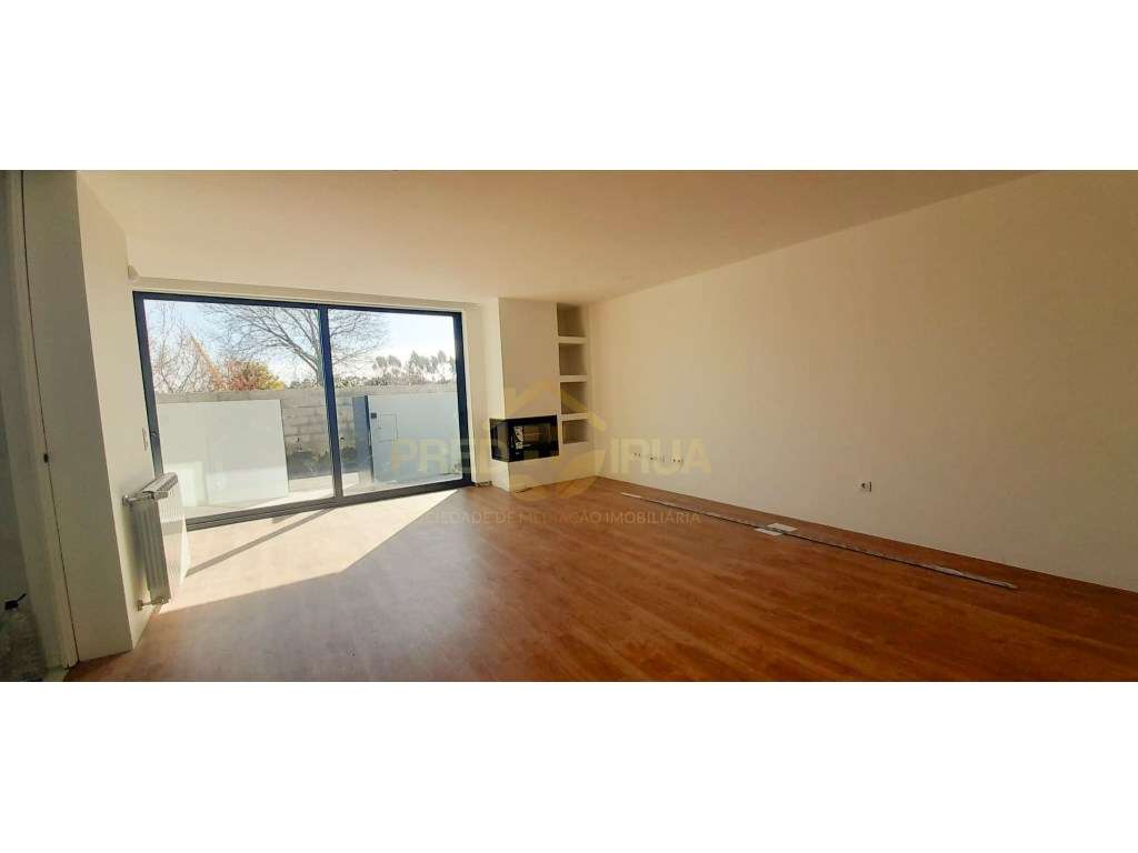 Moradia Nova S. Félix da Marinha em fase final de construção-5