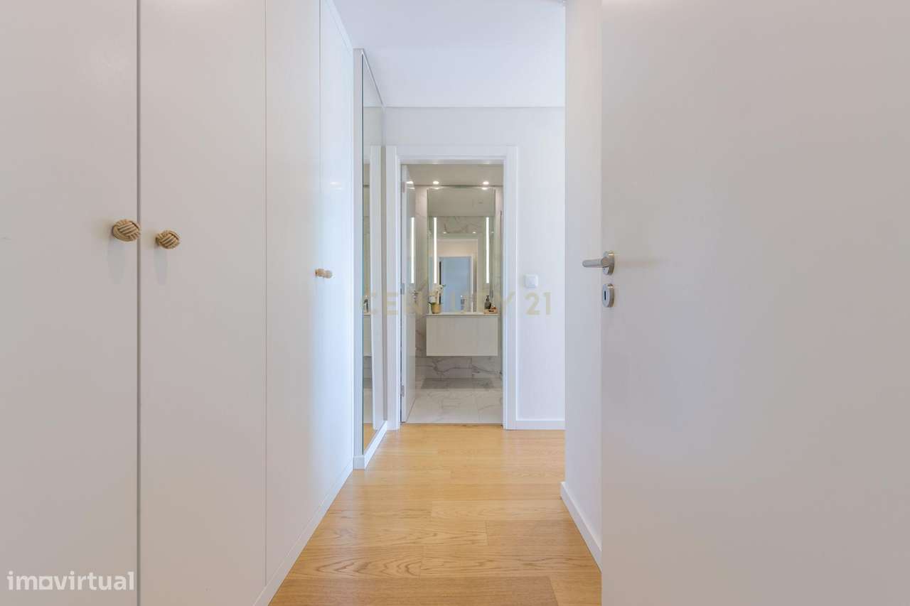 T4 em Condomínio Fechado com Vista Rio - Alcochete-32