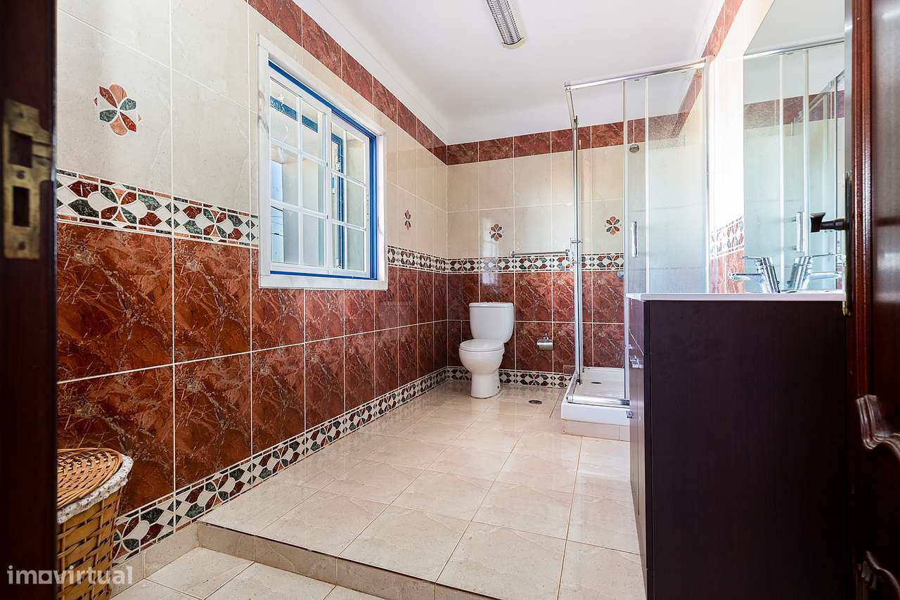 Moradia Isolada T4+2 com 245 m2 em Lote com 961 m2 na Aldeia de Nora,-20