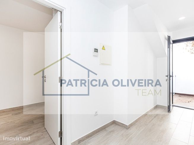 Moradia Duplex a Estrear com duas SUITES , dois TERRAÇOS E estacion...-9