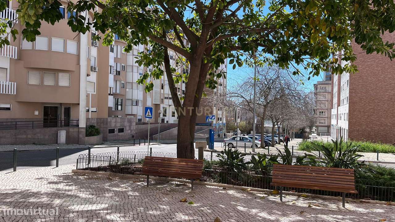 T3 153 m² com varanda | Garagem + 1 lugar de parqueamento a porta | Sa-15