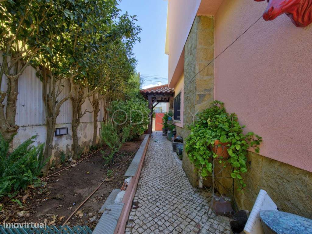 Moradia Independente T3+1 com Jardim Privado, Estúdio e Garagem | C...-1
