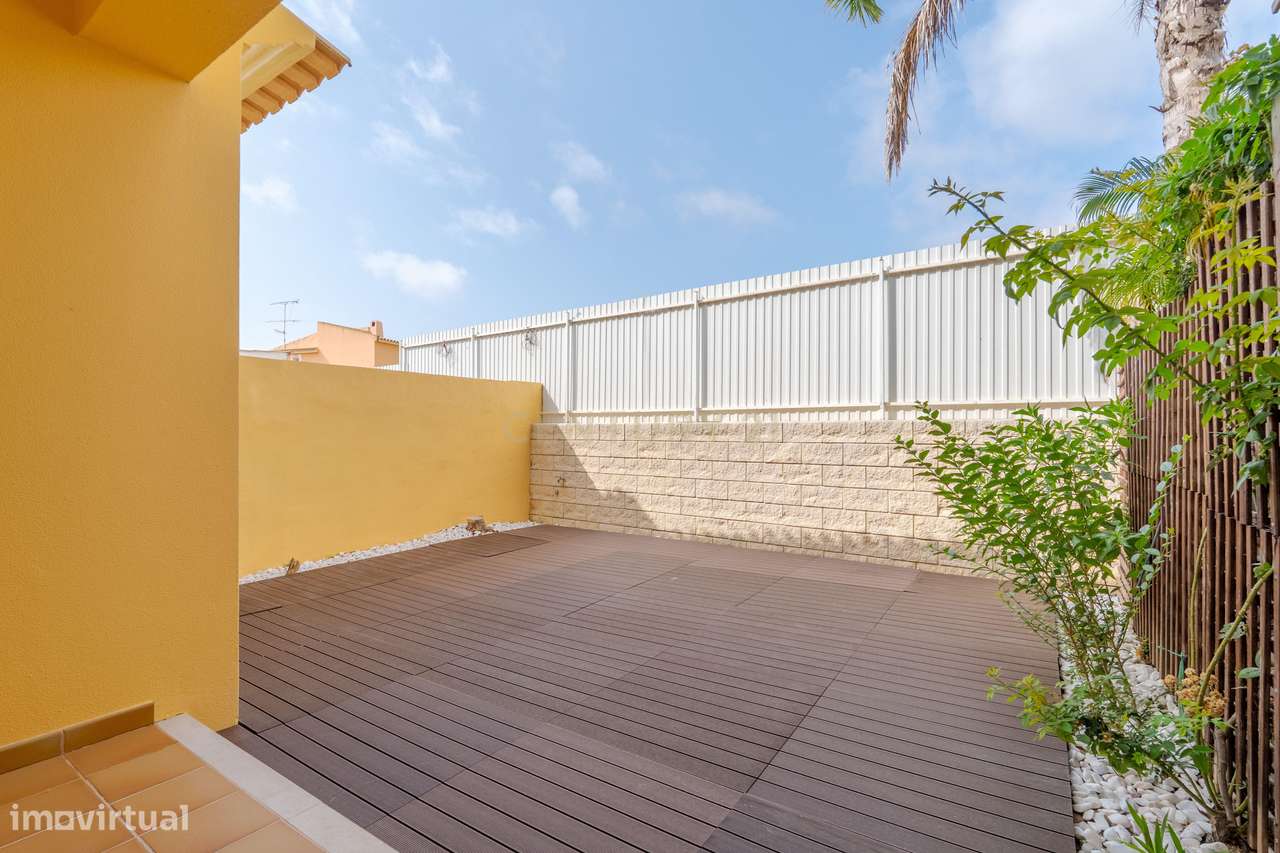 Moradia T2+1 geminada | Piscina - Garagem 51m2  | Mosqueira-Albufeira - Grande imagem: 4/32