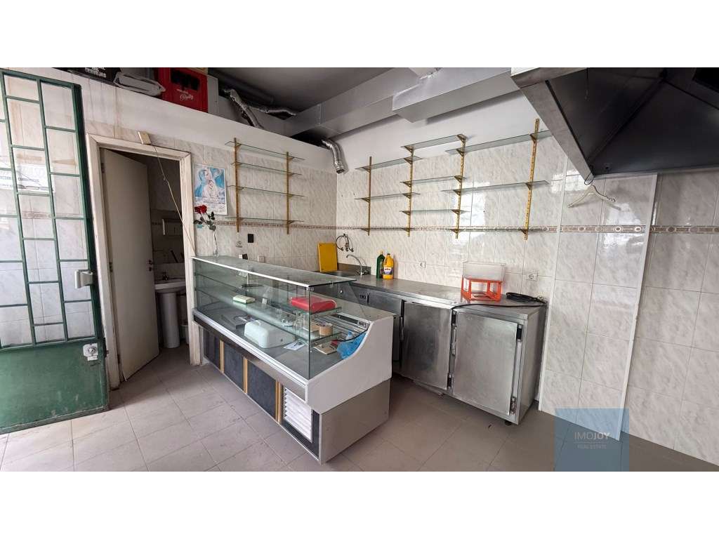 Loja Equipada e Pronta a Funcionar na Damaia de Cima - Amadora - Grande imagem: 2/9