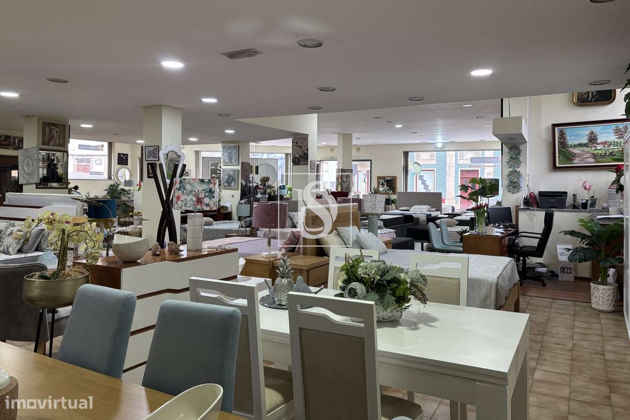 Espaço comercial com 598m2 no centro de Viseu-8