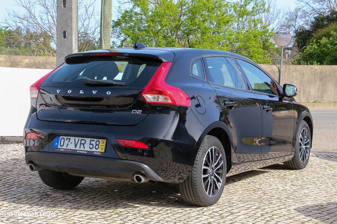 Volvo V40 2.0 D2 Momentum Geartronic - 3