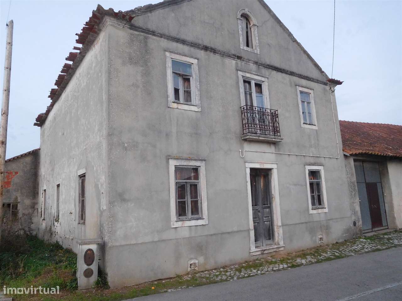 Quinta com Moradia T5 / Restaurar / Carvide / Leiria-0