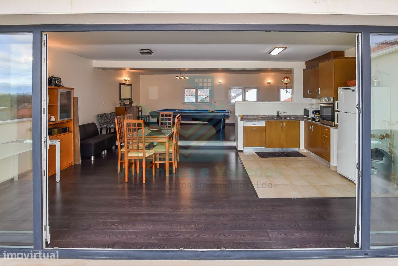 Moradia de luxo T5 com piscina e anexo-53