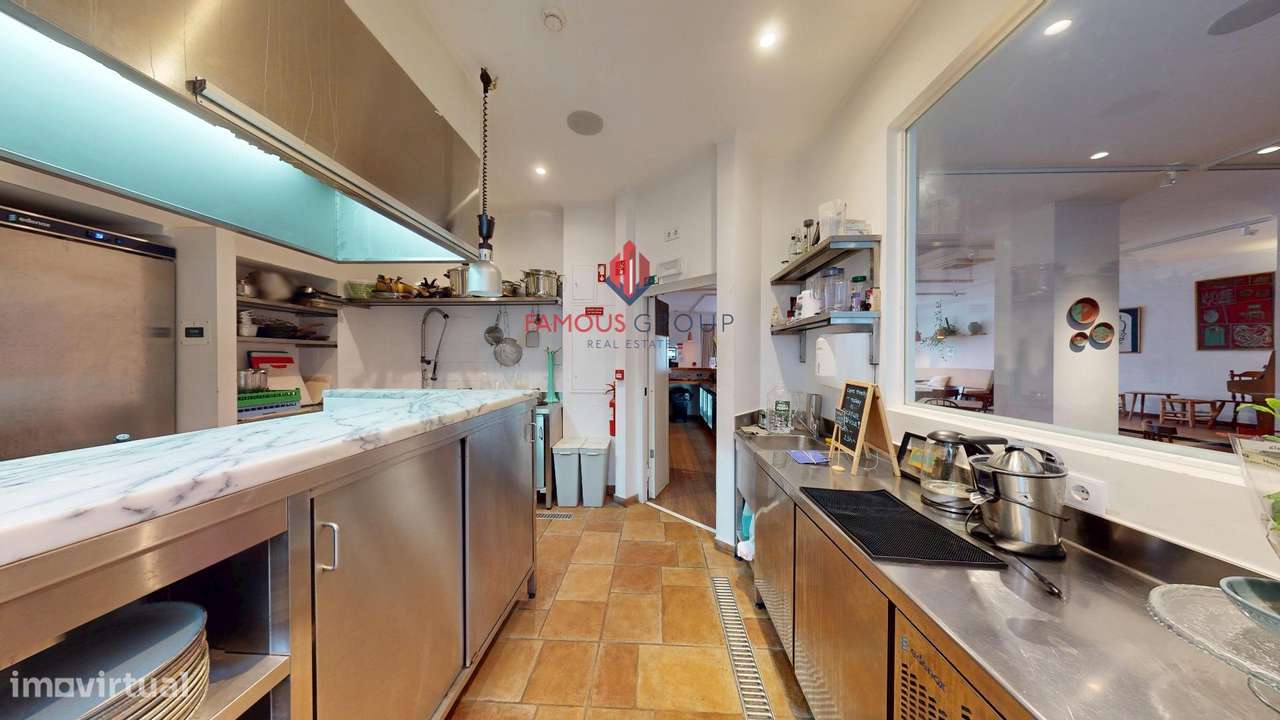 Prédio Histórico com Alojamento Local, Restauração e Espaço...-20