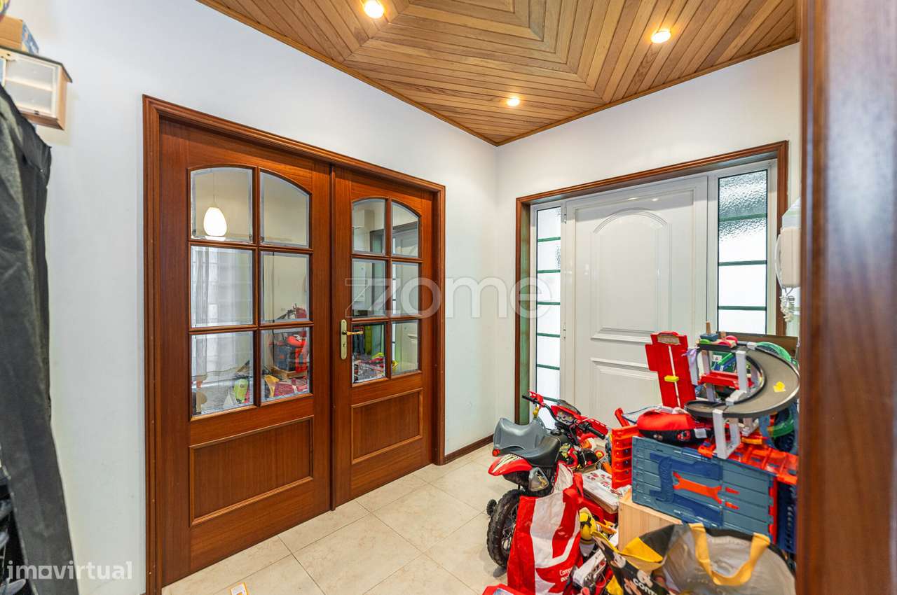 Moradia T4 com pátio, jardim e garagem em Covelas - Trofa - Grande imagem: 5/60