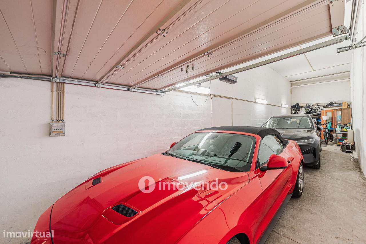 Apartamento T3 com garagem, em condomínio com piscina, em Bicesse-47