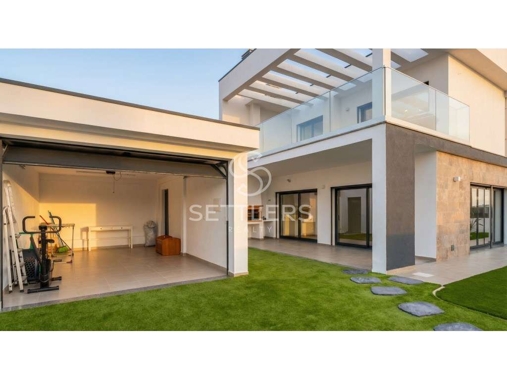 Moradia geminada T2 em Porto Salvo-19