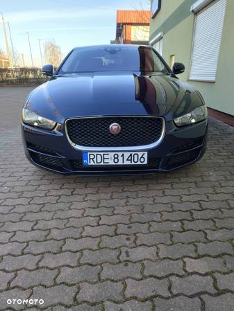 Jaguar XE - 15