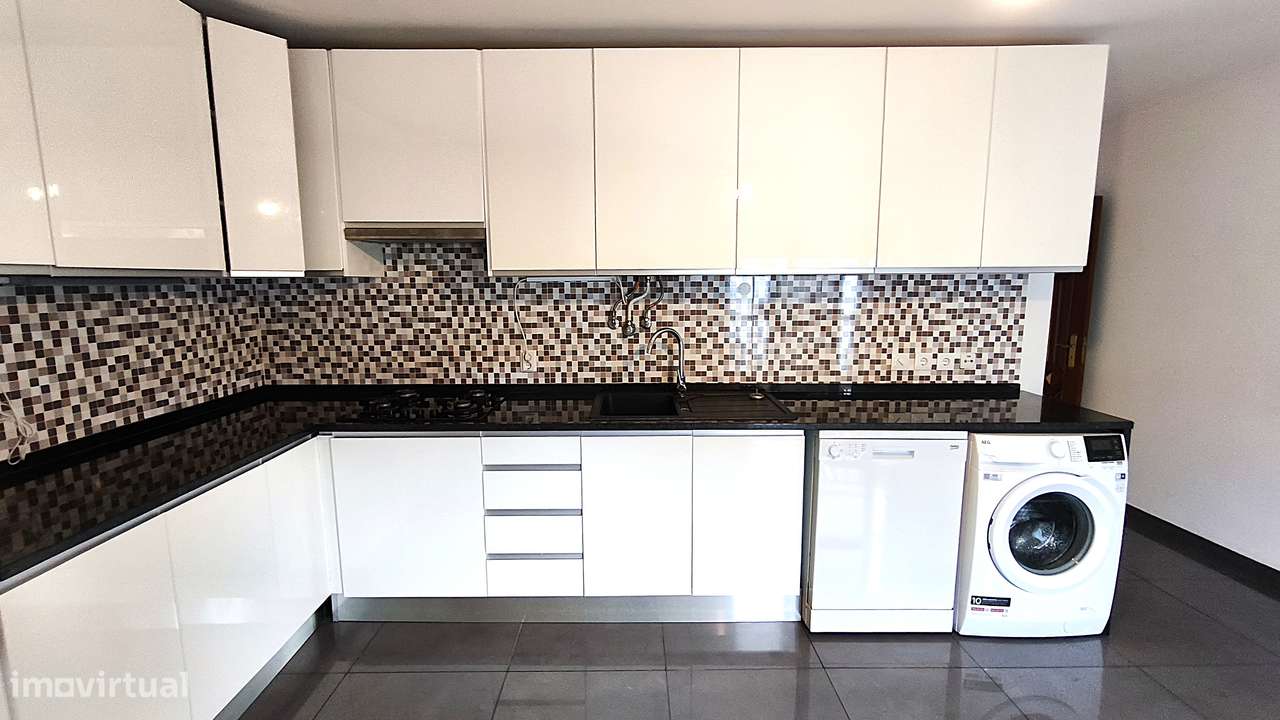 Apartamento T4 para Arrendamento em MASSAMÁ NORTE - Grande imagem: 5/25