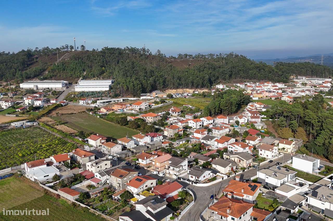 Moradia individual T5 +2 na Trofa ( Possibilidade Bi-familiar) - Grande imagem: 3/42