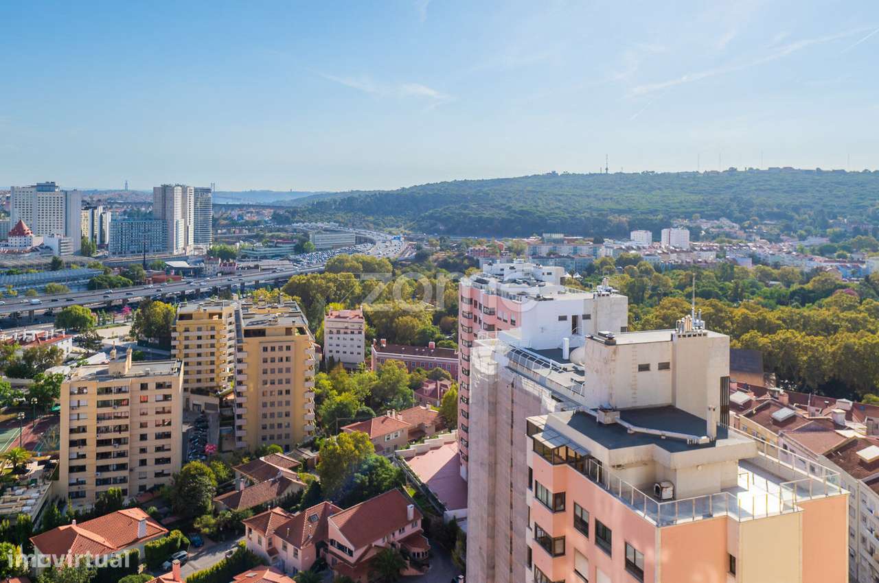 Apartamento T3 de Luxo c/ Vista Panorâmica Exclusiva - Laranjeiras-32