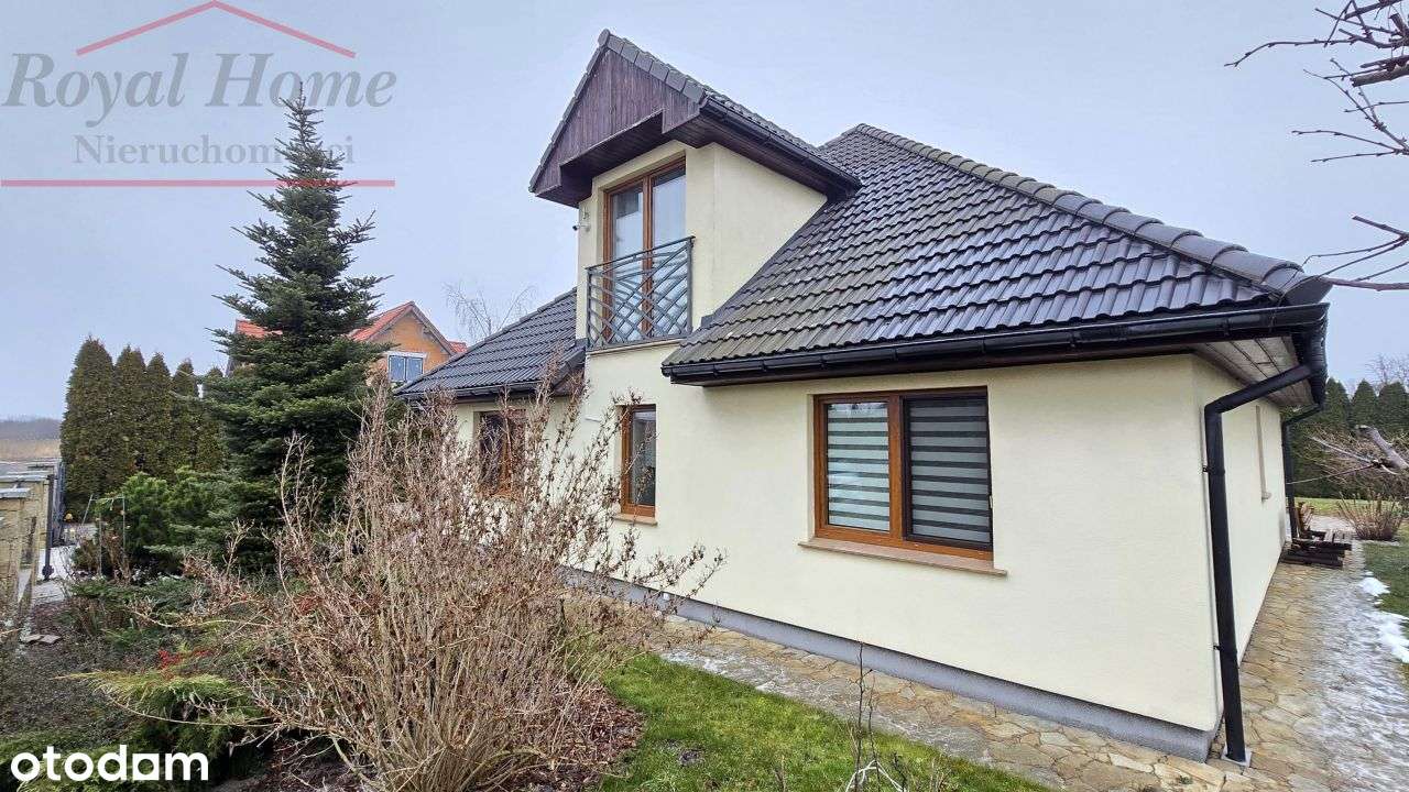 Przestronny, b. ładny, zadbany wolnostojący dom.-1