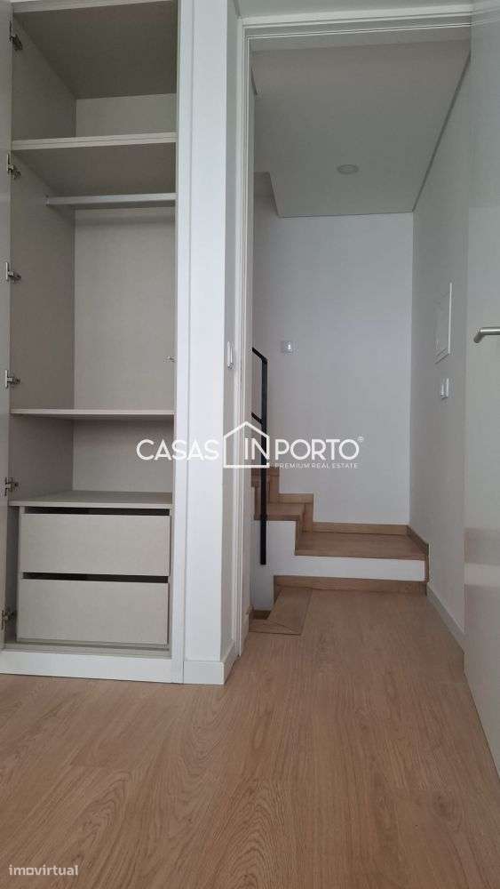 Moradia Triplex T2 com Terraço - Localização Premium junto à Lapa,-34