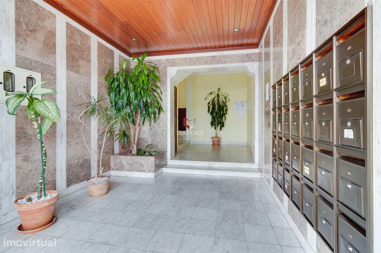 T2 com Vista Deslumbrante no Coração de Setúbal – 7º Andar com Elevado-23