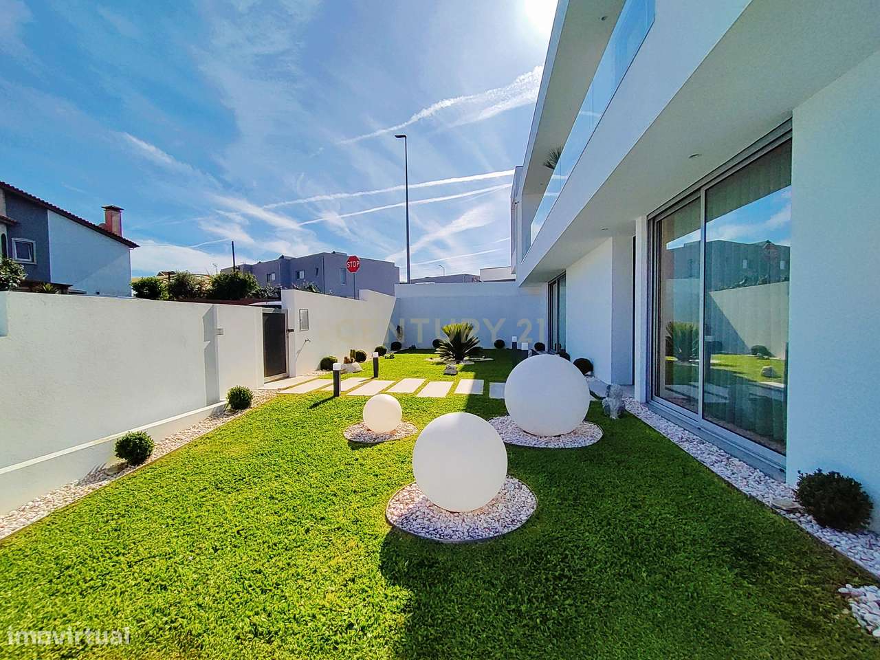 Moradia T4 Moderna com Piscina e Jardim – Touguinha - Grande imagem: 4/57