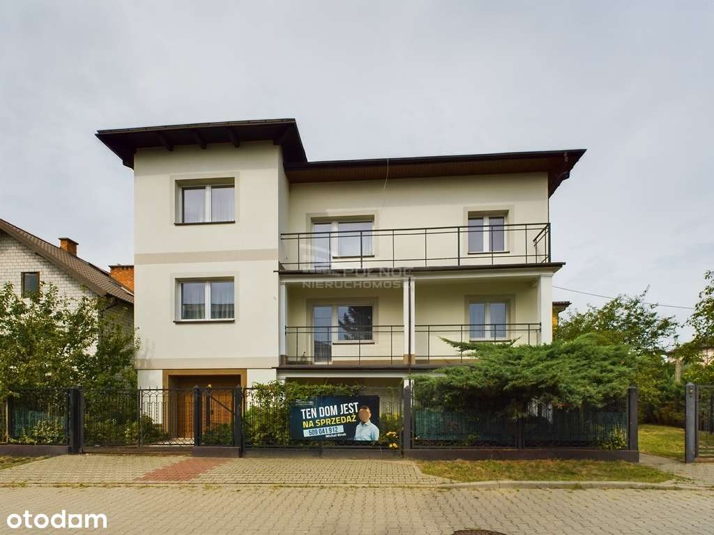 Unikalny, Duży Dom w Bliskiej Odległości od PKP-10