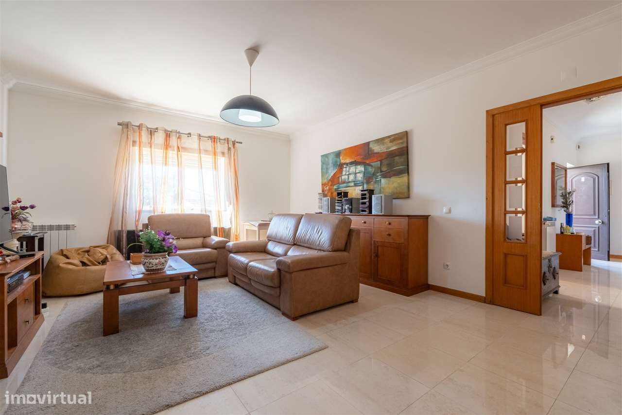 Moradia Geminada T4 Pronta a Habitar com Espaço Exterior e Churrasquei - Grande imagem: 5/36