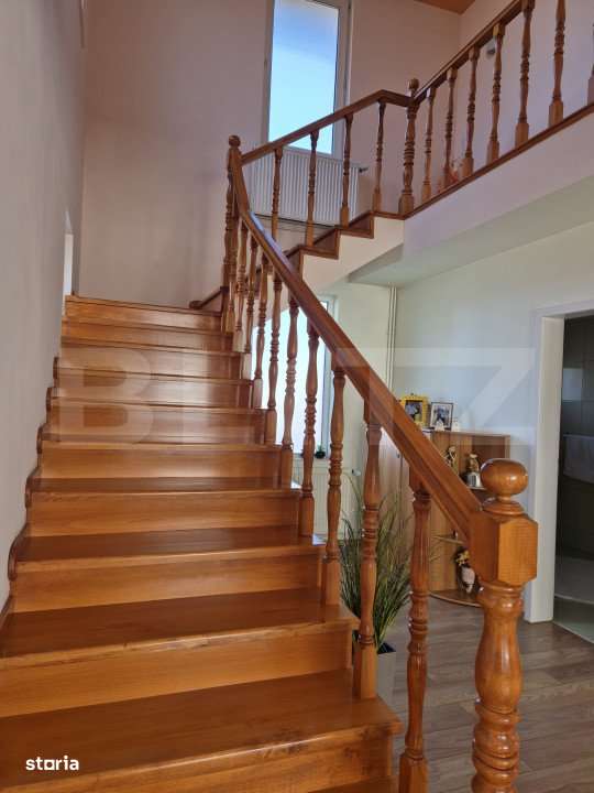 Vila superba de vanzare in zona Livezeni cu priveliste deosebita - Imagine principală: 2/19