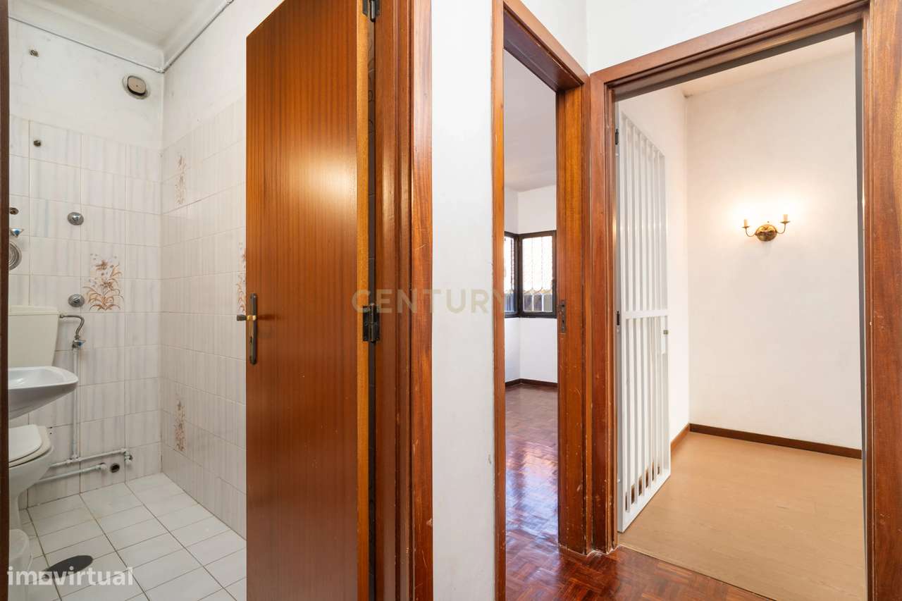 T6 com terraço de 150 m² em Celas-22
