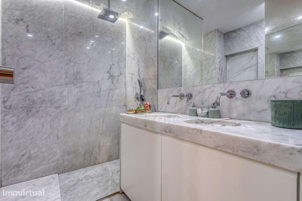 T3 Renovado com Terraço a 200m da Praia de Lavadores-21