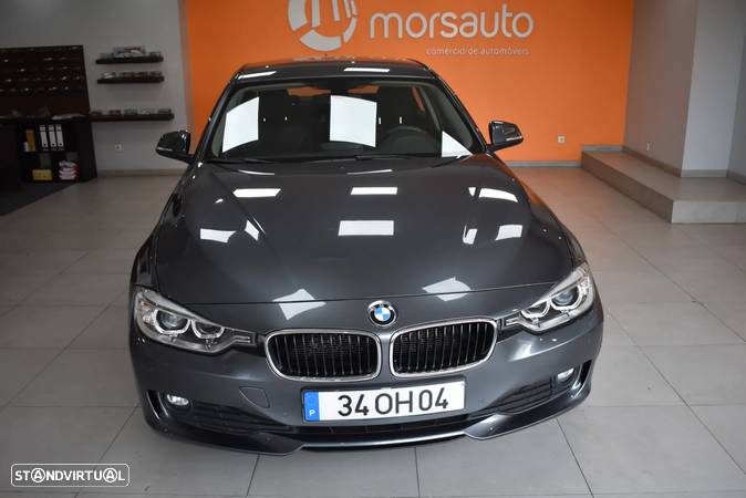 BMW 318 d Auto Exclusive - 3