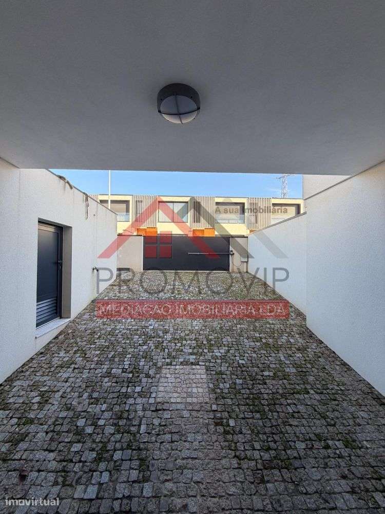 Moradia em Banda T3 Seminova Santo Tirso-31